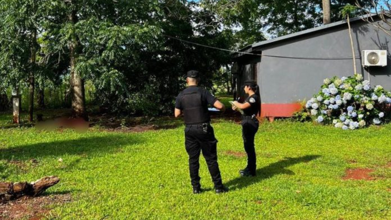 La policía acudió al lugar tras un llamado al 911 por disparos donde ocurrió el crimen. | LMCipolletti.com La policía acudió al lugar tras un llamado al 911 por disparos donde ocurrió el crimen.