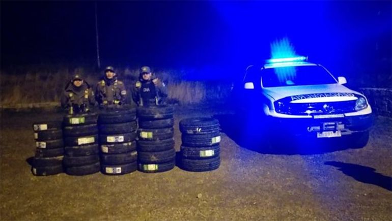 Gendarmería incautó más de 20 neumáticos ilegales