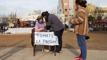 Muchos vecinos aprovecharon para hacerse un chequeo en la plaza.
