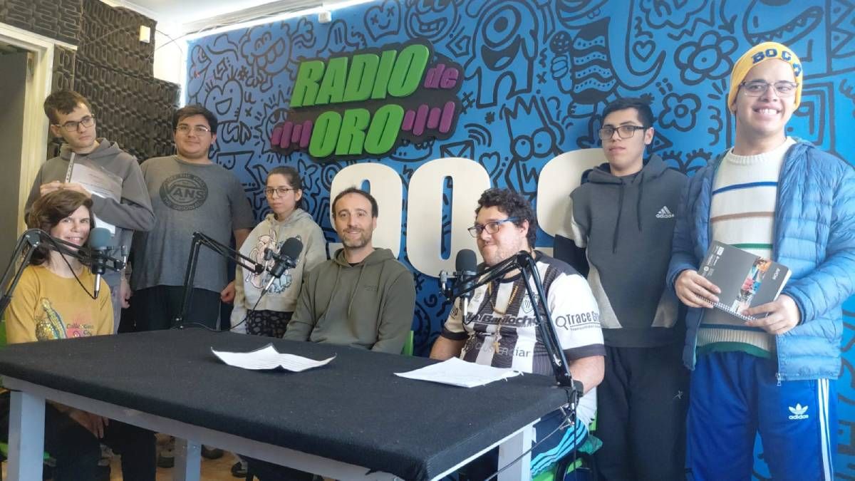 Luca Mancini, presi de Cipo, junto al staff de Voces Creativas.