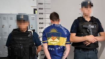 El hombre tras el ataque a su ex, escapó y fue atrapado en Añelo. Aceptó su culpa e irá un año en la cárcel. 
