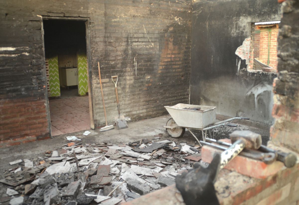 Barrio Obrero: un incendio dejó sin nada a una familia