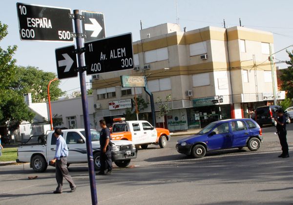 Un violento choque en Alem y España