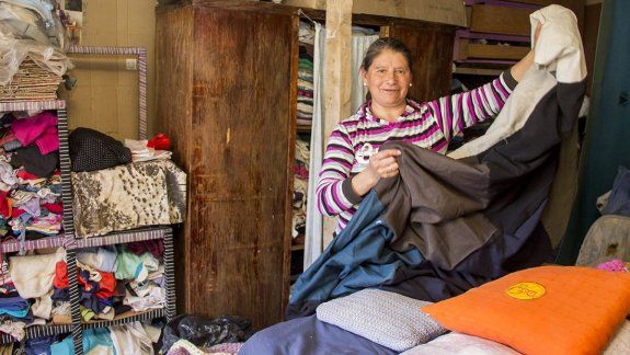 Una idea solidaria de los vecinos del barrio Obrero que abriga cuerpo y alma
