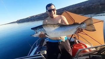 una captura record en mari menuco: un pescador saco una trucha marron de mas de 9 kilos
