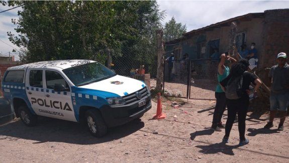 Investigan la muerte de una mujer en un barrio neuquino