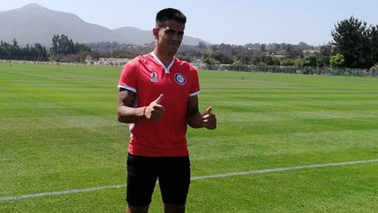 Elvis Hernández ya firmó con Unión La Calera