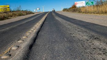 La destrucción de las rutas nacionales causa accidentes fatales e impacta en la economía.