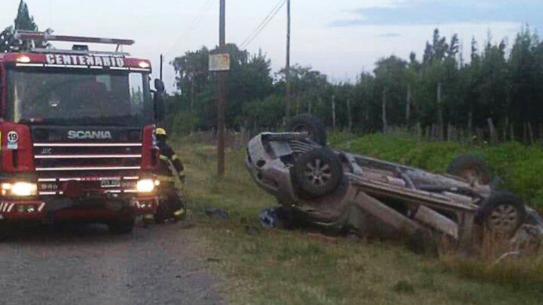 Volvían borrachos de una fiesta y volcaron: una mujer está grave