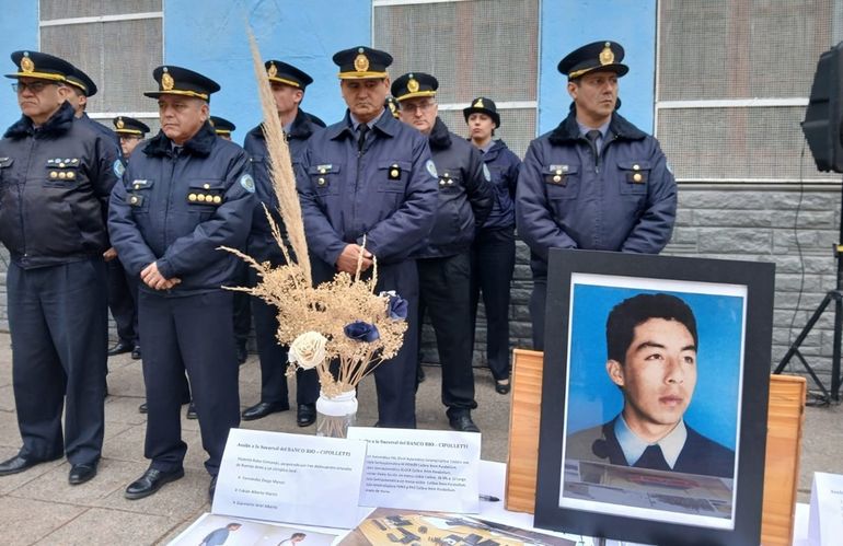 La ceremonia se desarrolló este fin de semana frente al edificio de la Unidad Regional Quinta. Foto: Gentileza.