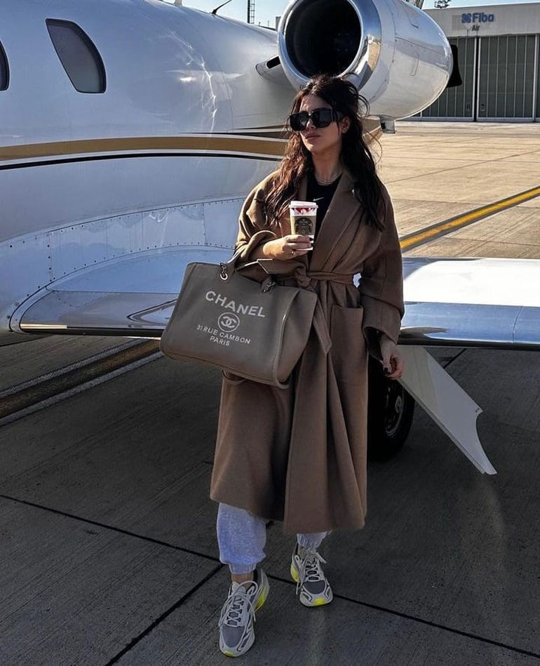 Wanda pasa mucho tiempo viajando entre Roma y Estambul a bordo un avión privado.