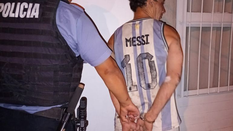 El detenido fue atrapado arriba de los techos. Una vecina denunció que andaba a los tiros por el barrio Godoy.&nbsp;