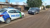 La camioneta Toyota apareció abandonada en la zona norte de Roca. Vecinos de Oro afirman que es la que les robaron el mes pasado junto a un Etios. 