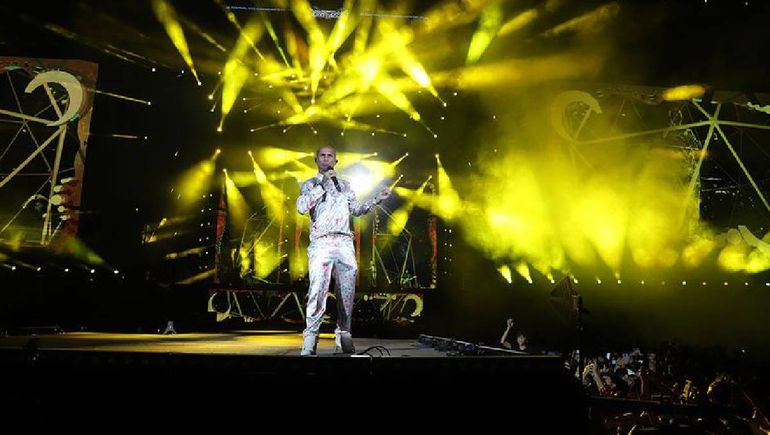 Ke Personajes la rompió en el Alto Valle: el guiño al público y el recital bajo la lluvia