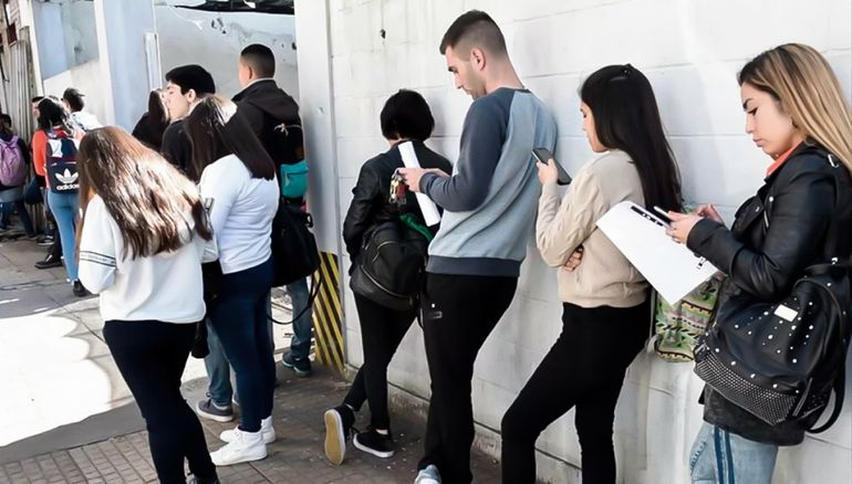 Los jóvenes afrontan dificultades en el acceso a su primer empleo por Los jóvenes afrontan dificultades en el acceso a su primer empleo por