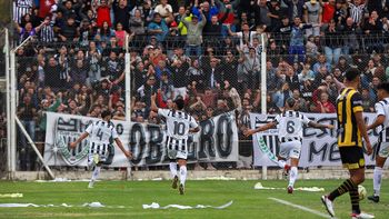 trejo y su gol historico para cipo: se venia abajo la tribuna y me abrazo el verdulero