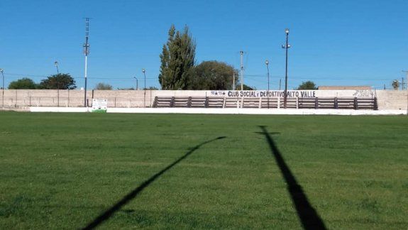 Una pinturita. La cancha del Alto Valle.