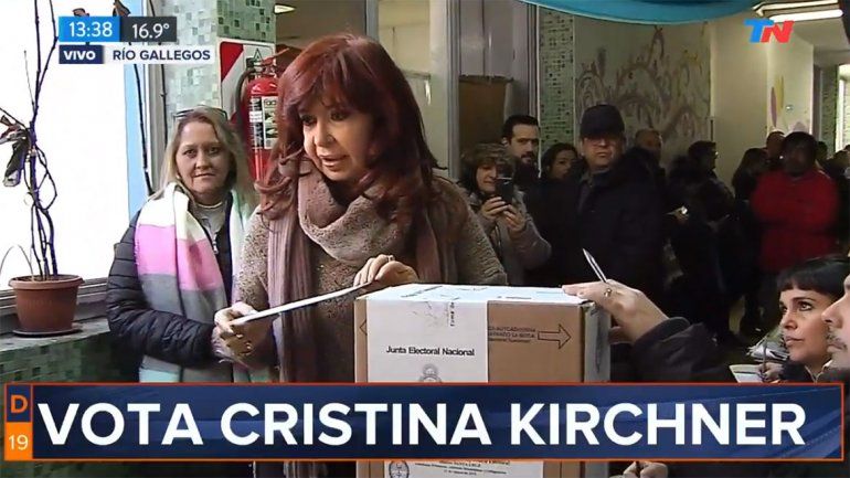 Polémico voto de CFK: no dejó entrar a la TV y no hizo declaraciones