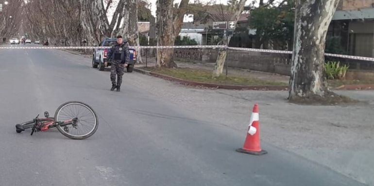 Un chico de 16 años estaba aprendiendo a manejar en una camioneta y mató a un ciclista