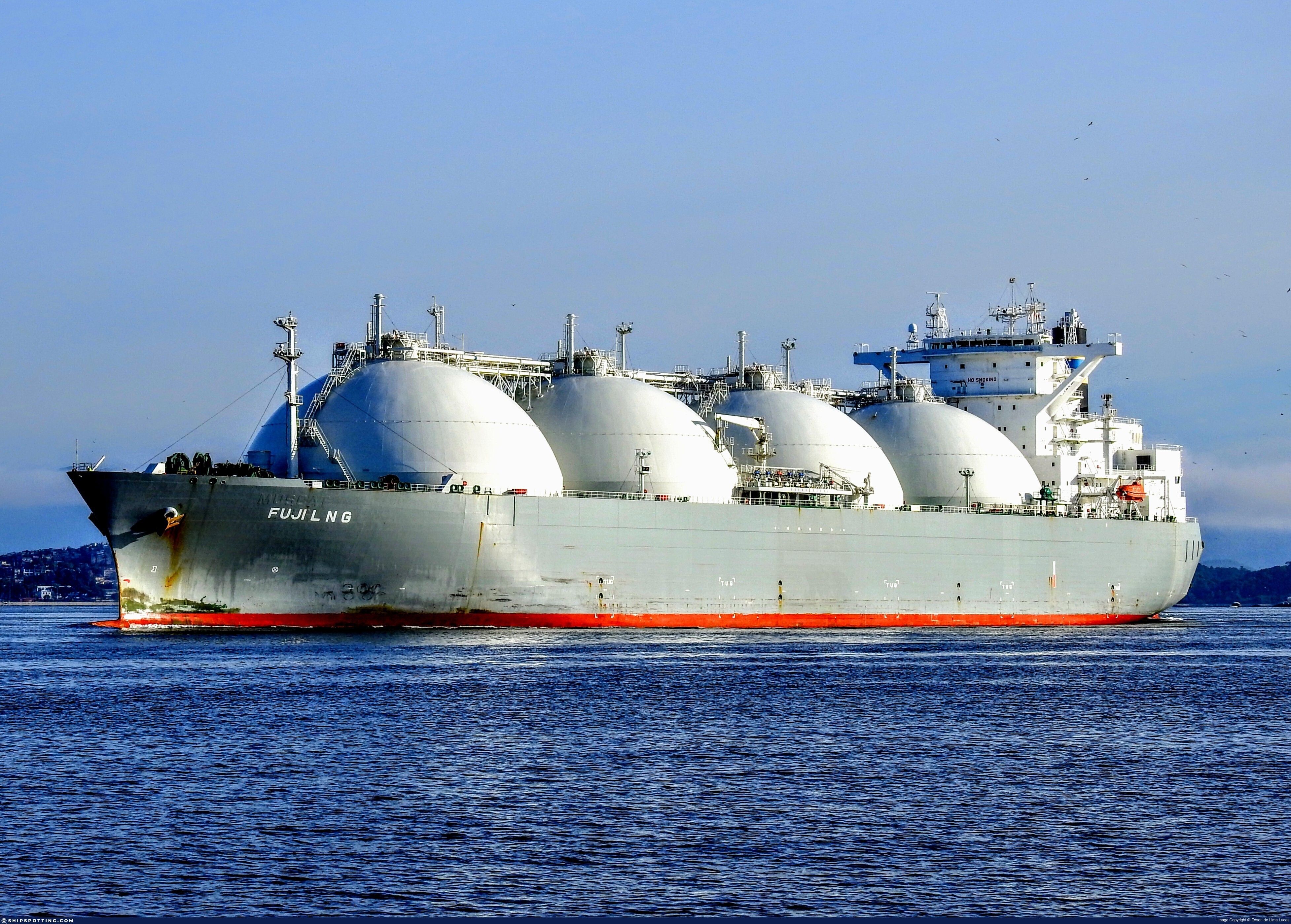 El mercado internacional del GNL se reequilibra y Argentina avanza con su proyecto exportador