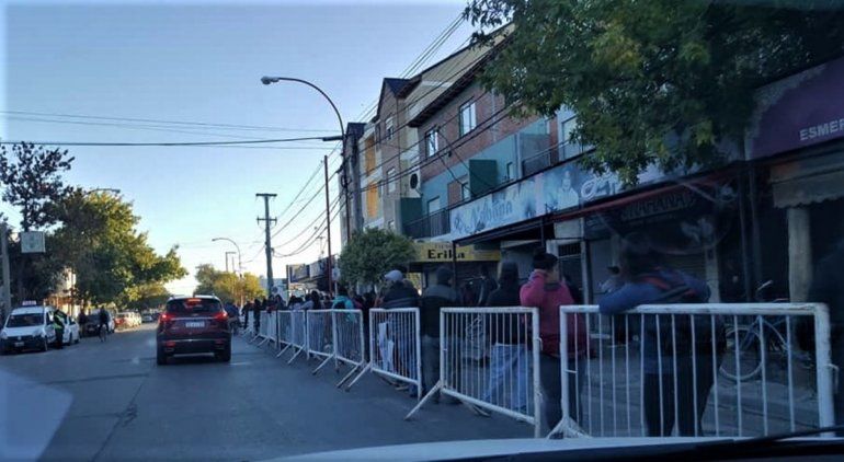 Por el caos, los bancos abrirán el fin de semana