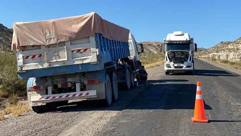 Por un desperfecto mecánico, un camión quedó varado sobre Ruta 6
