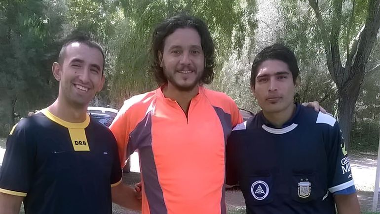 Desde la Liga de Veteranos despidieron a Aníbal Cuerda (en el medio con chomba rosada) con sentidos mensajes. 