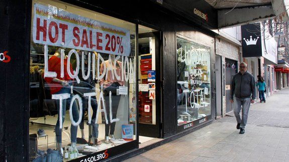 Los descuentos que realizaron muchos comercios de la ciudad la semana pasada les hicieron levantar las ventas.