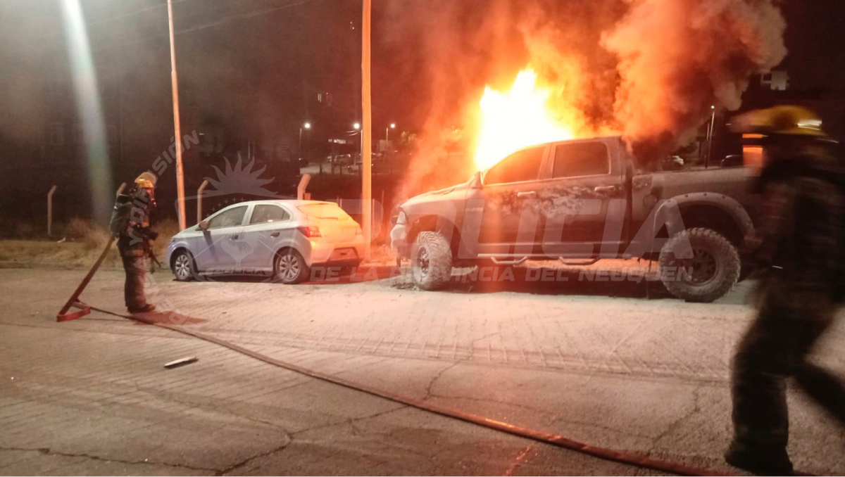 Incendio de una camioneta Ram: investigan si fue intencional