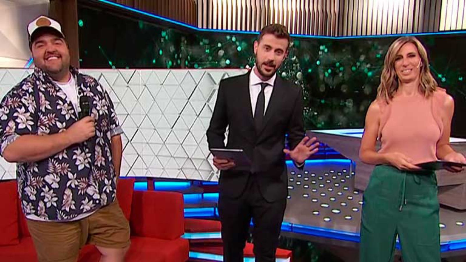 Barassi visitó Telenoche y jugó a ser periodista