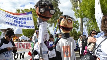 El gremio docente de Unter confirmó un nuevo paro de 48 hs en rechazo a los cambios propuestos para el IPROSS. El gremio docente de Unter confirmó un nuevo paro de 48 hs en rechazo a los cambios propuestos para el IPROSS.