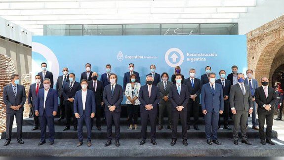 Carreras firmó el Consenso Fiscal con el Presidente