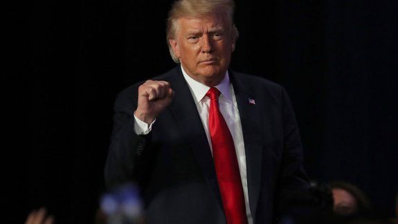 Trump dice que el debate será como la jaula de UFC