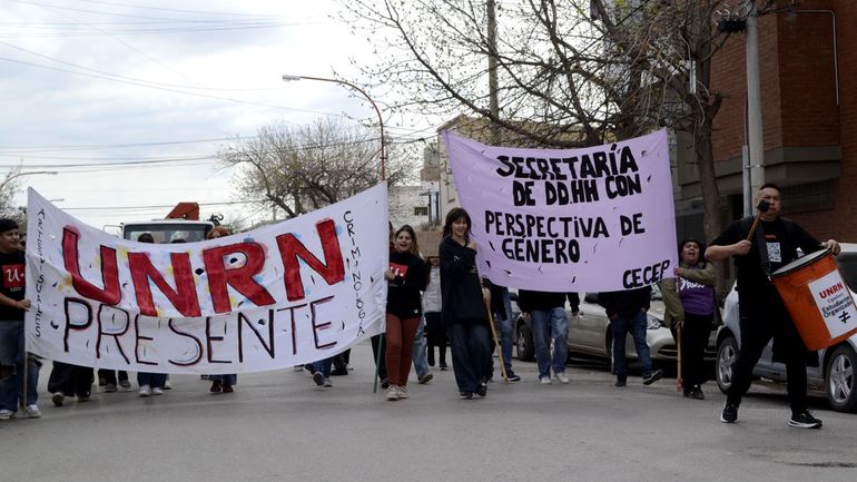 Los estudiantes cipoleños reclamaron por el centro de la ciudad.