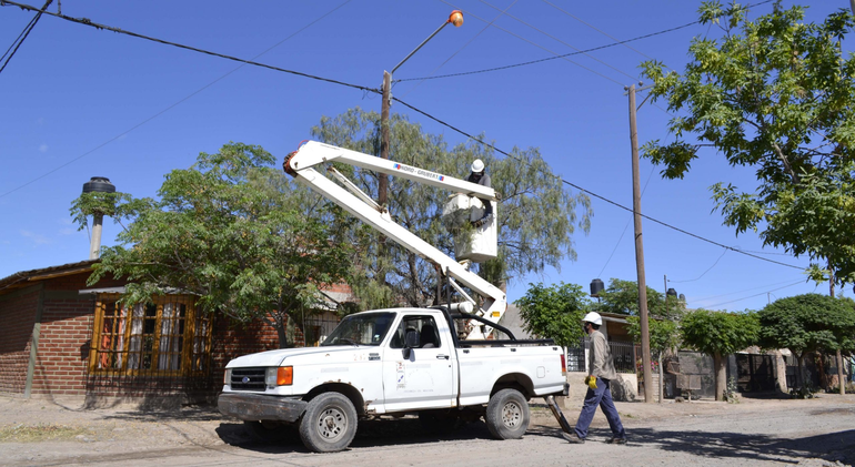 Centenario: podo un árbol y dejó a tres barrios sin luz