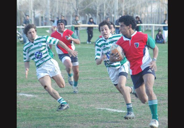 La actividad del rugby es por el certamen local