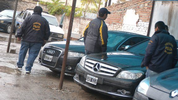 La Brigada de Cipolletti hizo múltiples procedimientos por autos truchos.