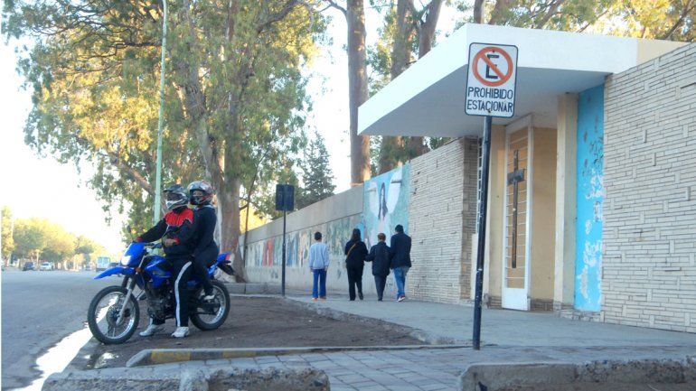 Los vecinos aseguran que hay zona liberada en el cementerio