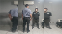 El hombre fue detenido y trasladado a la Unidad 45 de Cipolletti.