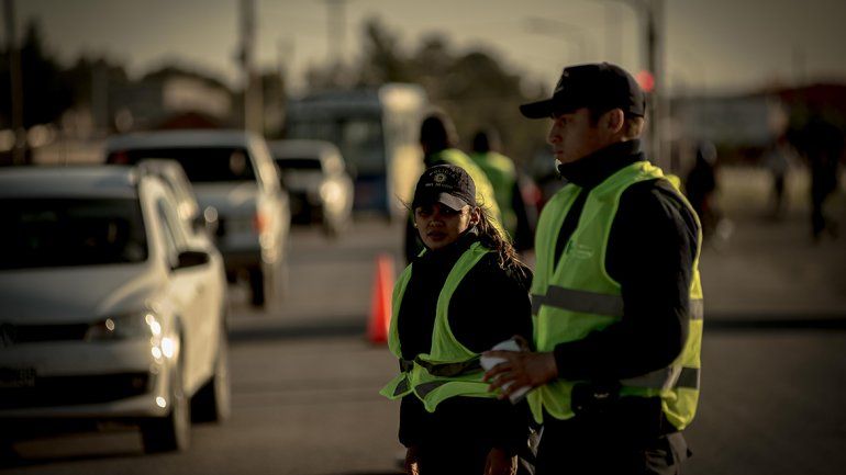 Detienen en Roca a taxista neuquino que manejaba borracho y con cocaína escondida