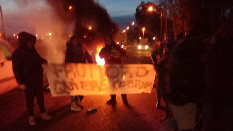 Trabajadores de Frutioro levantaron el corte en la Ruta 65