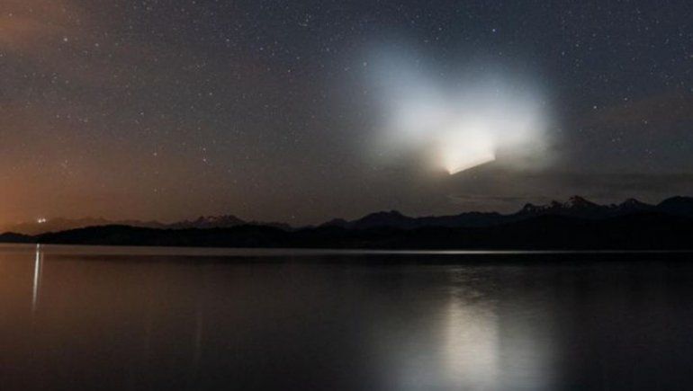 La extraña luz fue retratada por un fotógrafo prosional de la Villa.
