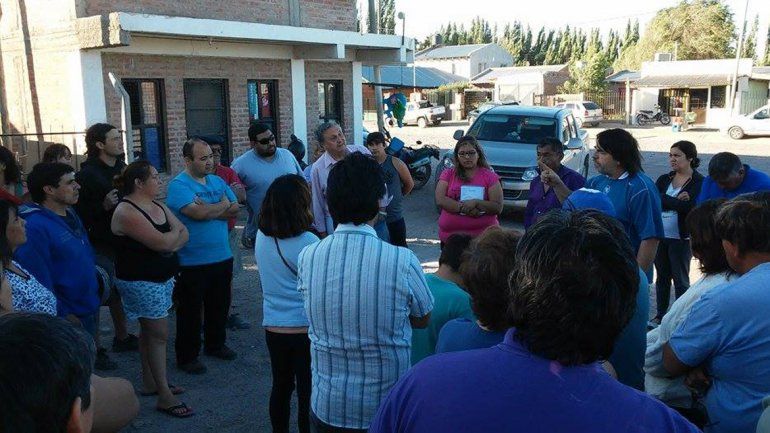 El delegado Aimasso dio la cara ante vecinos de Costa Esperanza.