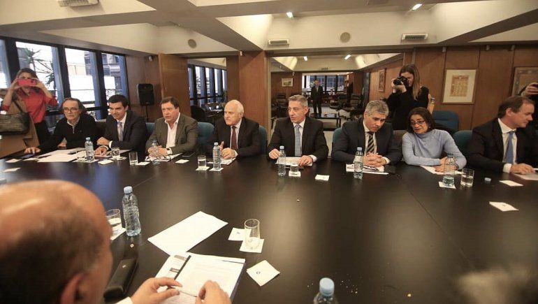 Río Negro se sumó al pedido de compensación por las pérdidas tras el DNU de Macri