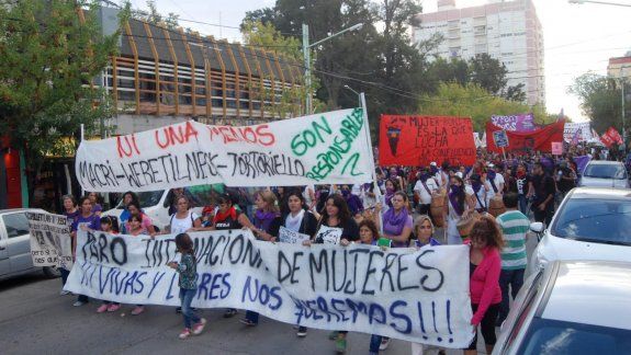 Miles cipoleñas marcharon y le gritaron basta a la violencia machista