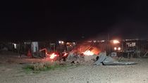 Tras varias denuncias policiales y judiciales sin resultados, pobladores de la toma El Cactus, de Las Perlas, decidieron derribar y quemar la casilla que habitaba una joven que no soportaban por sus insultos y agresiones permanentes.