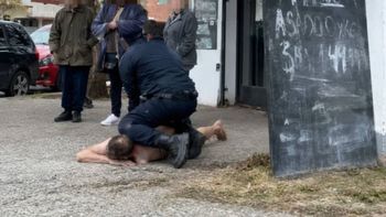 sorpresa y desconcierto en el centro de cipolletti: hombre corria desnudo y fue detenido sorpresa y desconcierto en el centro de cipolletti: hombre corria desnudo y fue detenido