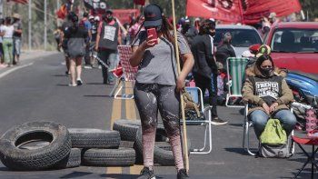 organizaciones sociales cortan la rotonda del tercer puente 