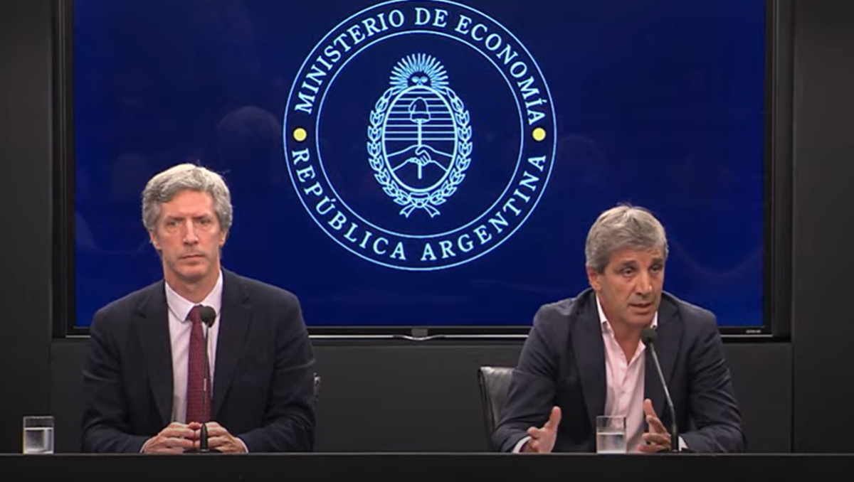 Caputo anunció el acuerdo con el FMI y advirtió que si la Ley Ómnibus no se aprueba habrá medidas más duras