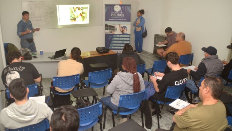 El Instituto Celsius inauguró su nueva sede en la calle España 149. Ofrece curso de capacitación con rápida salida laboral. 